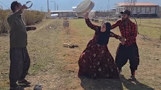 Emotional Conflict: The Little Wife is Preparing to Let the Big Wife Leave Her Husband's Side