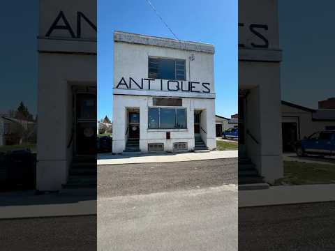 Okay, who doesn’t love a good antique shop with a story to tell? Full Listing in the Comments. ✨