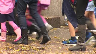 Using electronic devices to calm kids could do more harm than good, study finds