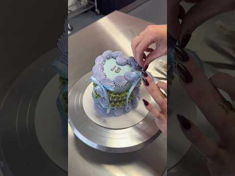Cake decorating tutorial #cake #cakes #cakedecorating #caketutorial #baking #cakeoftheday