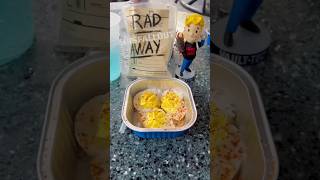 EATING EVERYTHING ON THE FALLOUT MENU AT HALLOWEEN HORROR NIGHTS - PT 1
