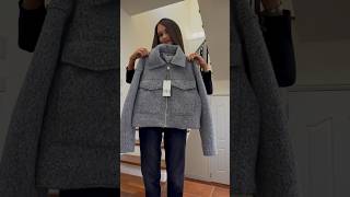 Elevated Basics: styling a basic black top & jeans for a simple casual look 👌🏼.