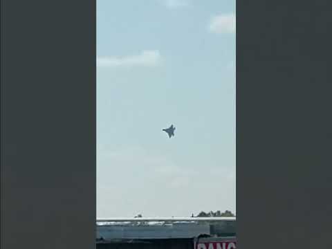 Air show 2024 F-22 (Toronto)