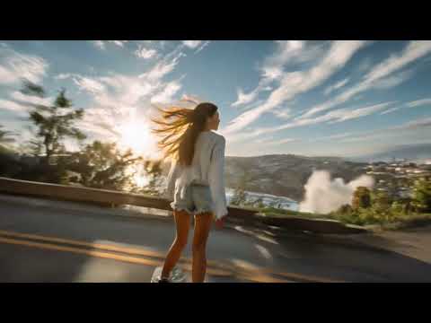 Relaxing Humming by the Sea – Glide by the Shore | Chill Skateboard Vibes & Ocean Breeze