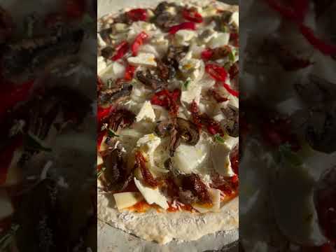 Sourdough pizza with Brie cheese and pears #sourdoughclub #sourdoughpizza