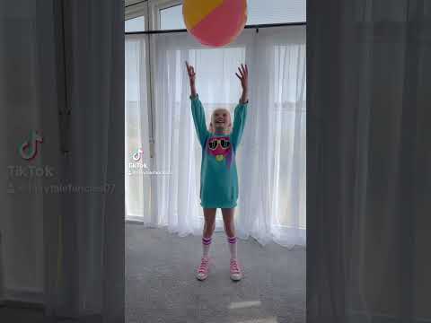 EMMY’S • BEACH • BASH…. #beach #sand #sun #beachparty #beachpartyevent #balloongarland