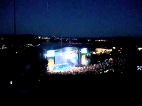 Rise Against "Help Is On The Way"