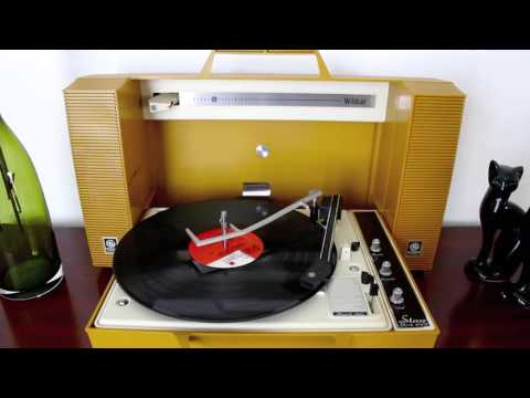 Portable GE Wild Cat record player.