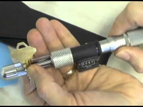 Measuring a key with the HPC Ultimate Micrometer