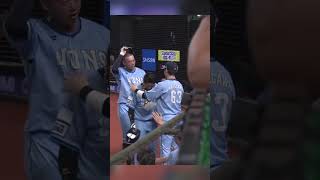 【！？】ホームラン後の儀式、いろんなつけ方があります。笑 #seibulions #ビッグチェーンネックレス #ホームラン
