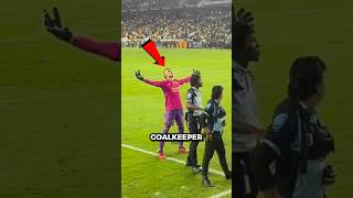 The Referee's Reaction🥶(@capitansalazarc)