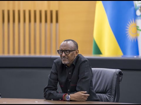 H.E President  Paul Kagame ati "Sintanga akazi kuko twitiranwa ibi yabivugiye ubwo yakiraga indahiro