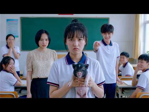 Female Student Sneaks a “Precious Thing” to School… Gets Exposed by an Idol in Class