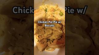 This is always such a great easy meal 😋 #eatathome #chickenpotpie #easydinner #dinnerideas #fyp
