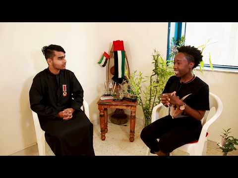 a1000facesProject sits with Abdul Muqeet (The Paper Bag Boy) #3