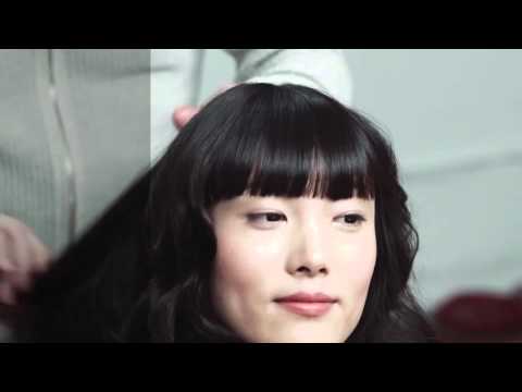 How To Create A Wavy Hair Style With A Curling Iron