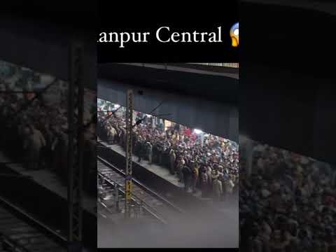 Kanpur central ki bheed kumbh prayagraj k liye train ka intjaar