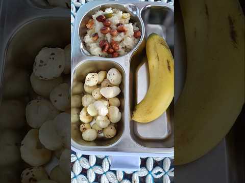 Kids tiffin idea ... #upma#raostedmakhana #banana#healthy #kids#tiffin