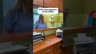 Who doesnt love popcorn Friday! 😂🍿 #fridayfunny #officehumor #funny #hilarious #comedyskit