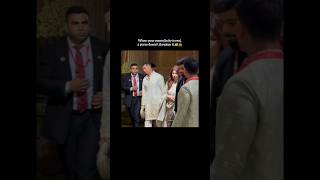 😍 Akshay Kumar casually holding Twinkle Khanna's purse ❤️ #bollywood #love #shorts #viral #ambani