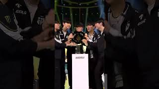 A moment to remember 🙌🏼 League of Legends winners at #EWC25: Gen.G  🏆