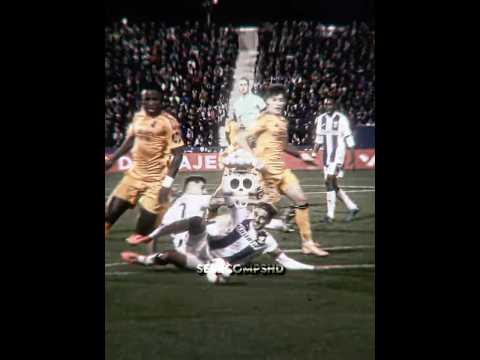 Vini Destroying Defenders 🤯🔥 #vinicius #shorts