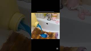 "Toothpaste Fixes Stinky Towels?! 🧼🤯 Must-Try Hack! #Shorts"