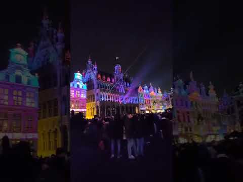 Light show in Grand Place, Brussels ! #brussels #grandplace #belgium #lightshow