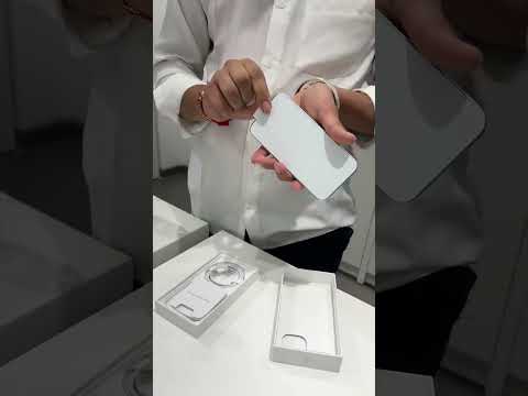 Shorts viral kro iPhone 15 #newsong #iphoneunbox #unboxing #love #music #unboxingvideo #iphone15