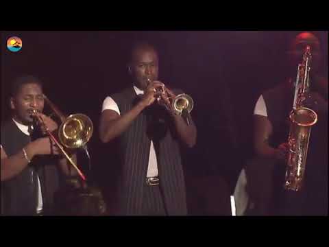 Earth, Wind & Fire "Boogie Wonderland"  LIVE