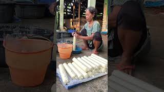 Pembuatan Siwil, makanan khas Madura yang biasa dicampur dengan rujak buah. Kuliner yang lezat.
