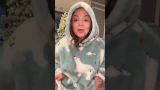 Be Lazy & Cozy with the Hoodie Blanket #hoodieblanket #cozy #lazy #lazyvibes