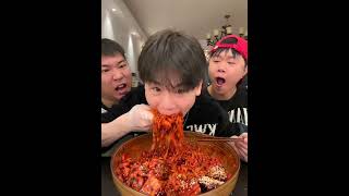 TASTY AND SPICY NOODLES MUKBANG ASMR  #food #mukbang #asmrfood #shorts