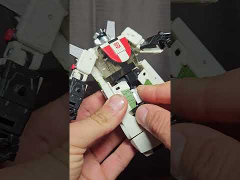Transformers autobot Earthrise wheeljack transformation. #transformers #wheelJack #actionfigure
