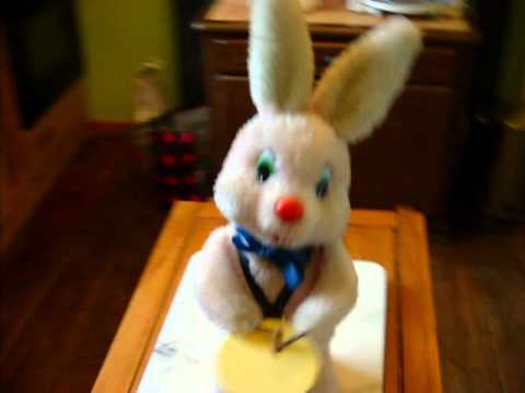 VINTAGE DURACELL DRUMMING BUNNY IN ACTION