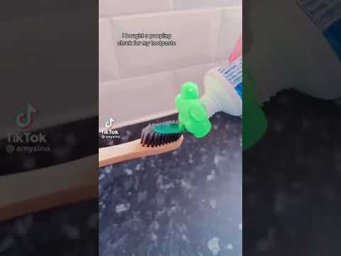pooping shrek