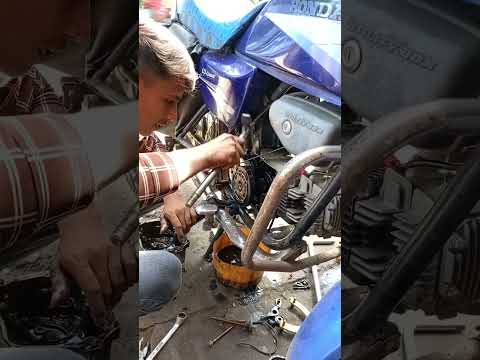 Splendor old clutch open by 15 year old boy😲