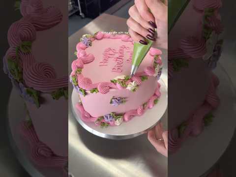 Cake decorating #cakedecorating #cake #cakeseries #heartcake #cakes #cakeoftheday #caketutorial