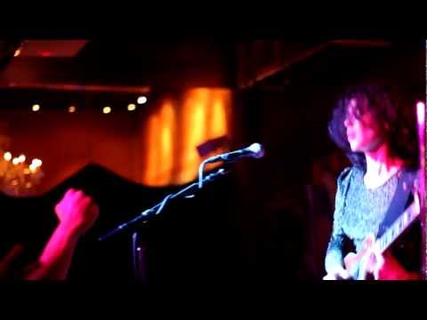 St Vincent - Your Lips Are Red (Miami 5.31.12 720p HD)
