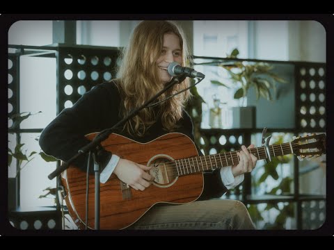 girl in red performs 'Serotonin' live at The Tower Tapes