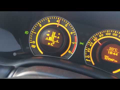 Прыжок тахометра на изношенном сцеплении Toyota Corolla E150 робот