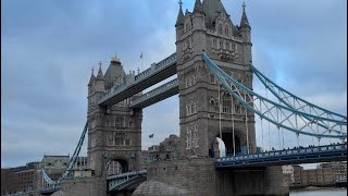 London's Architectural Wonders Walking Tour : Tower Bridge and Monument’s Design Evolution