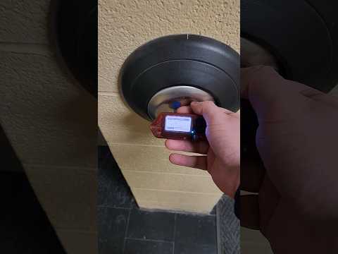 Flipper Zero access control bypassing with a captured Subghz signal. #flipperzero