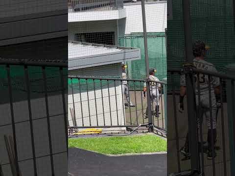 ［4K］出番に備えスイングを確認する阪神 高山俊と板山祐太郎