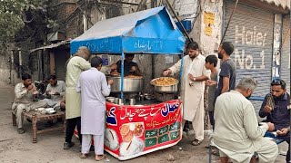 CHEAP & POWER PACKED BREAKFAST! JAMAL CHICKEN CHANNAY CHAWAL | STREET FOOD PAKISTAN 🇵🇰