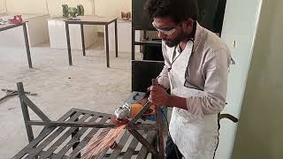 Mere ITI ke trainees ek project per kaam karte huye #ititraining #itiexperiment#itimanualgrinder