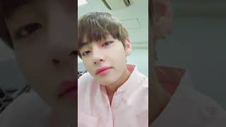 Wink and Kiss from Taetae uwu💜 #bts #taehyung cttro