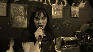 Audrey Burne - Gods Got Me For A Dollar (Live) at Bemos bar