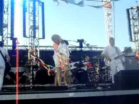 Goldfrapp - Number 1 (Treasure Island Music Festival)