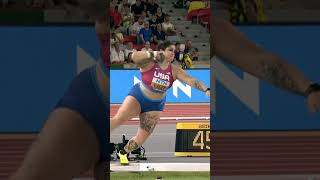 Ealey defends her shot put title 💪 #athletics #worldathleticschamps #usa #shotputthrow #hungary